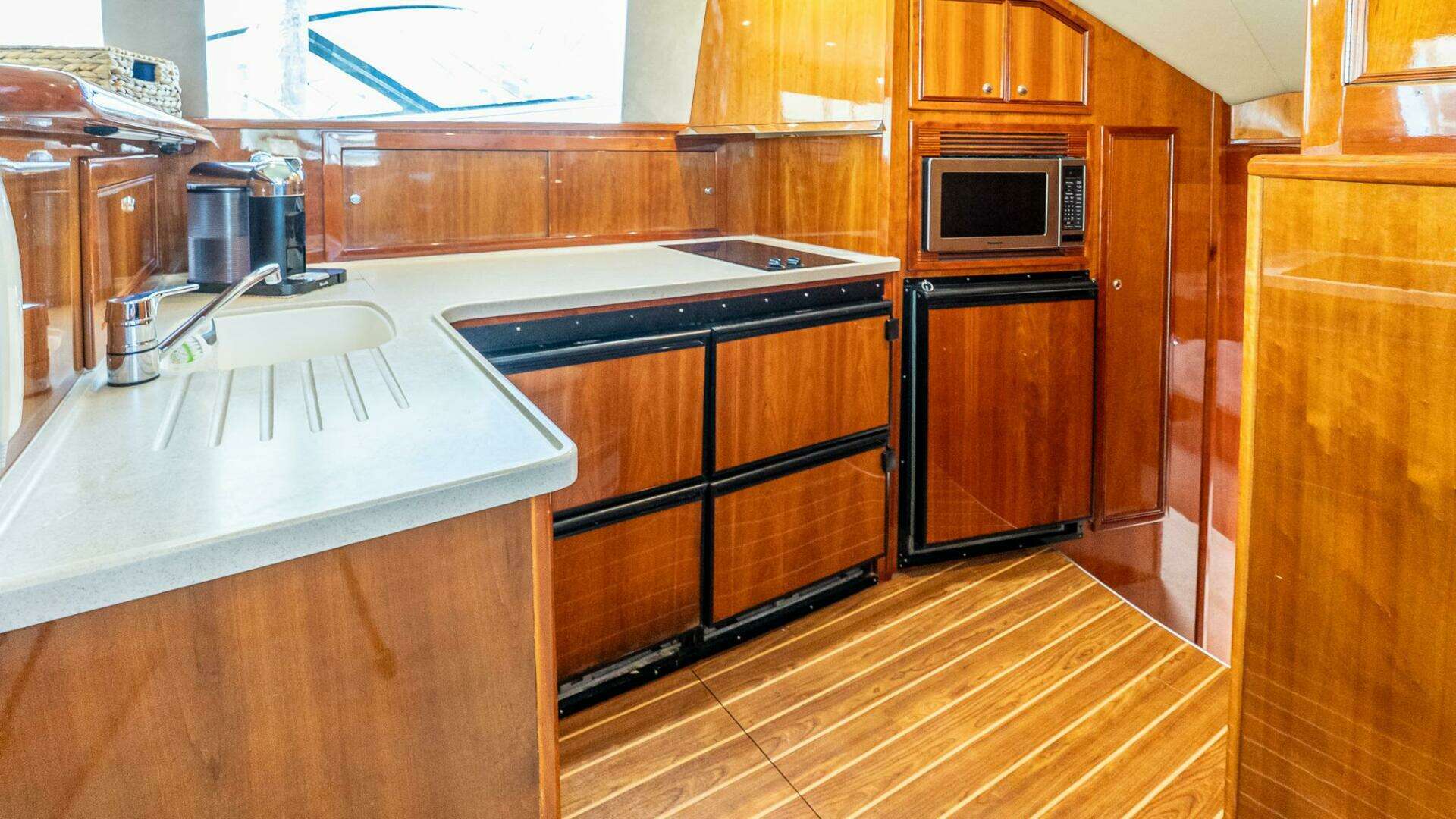 2005 Riviera 51 Flybridge - Image 42