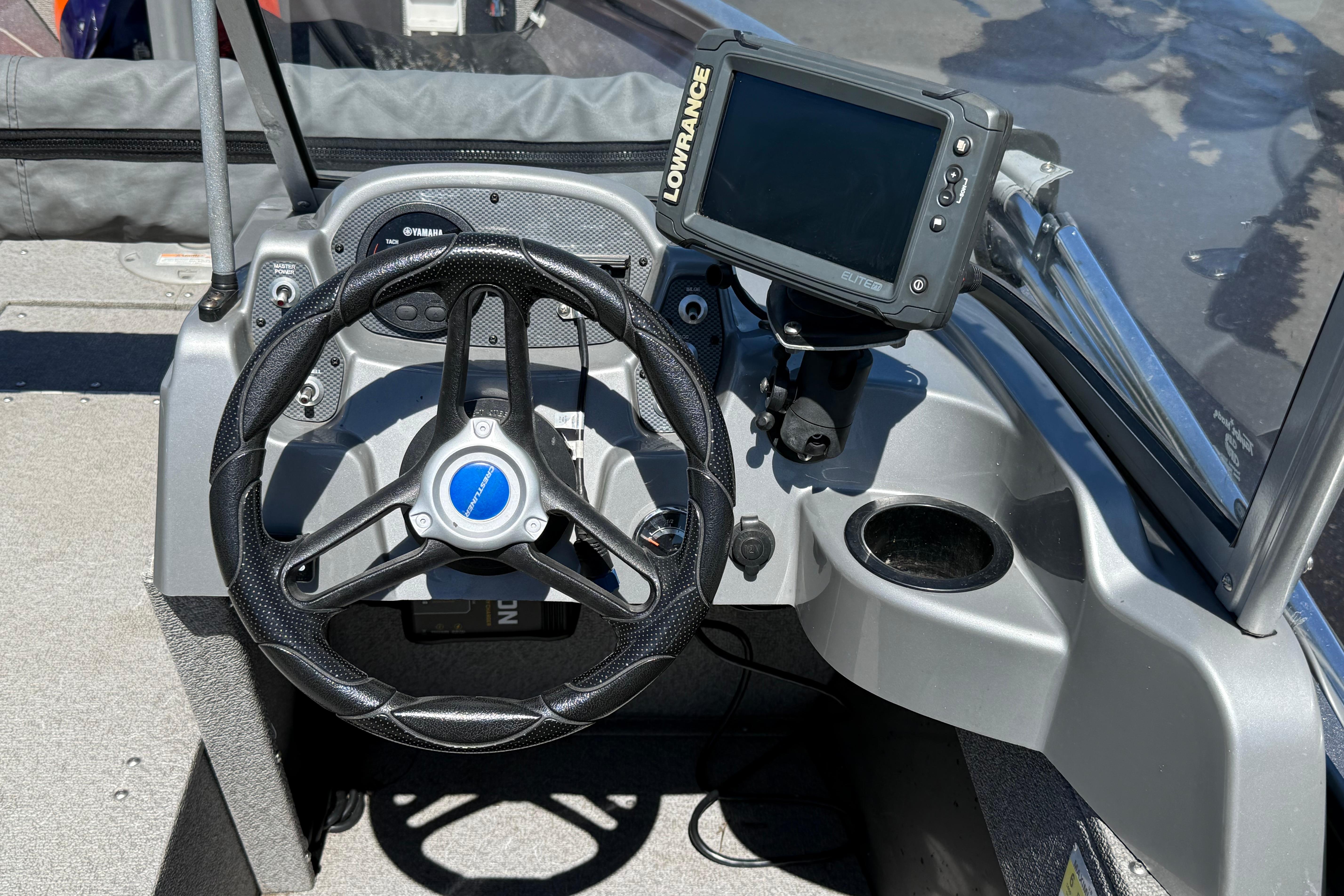 Steering console of 2016 Crestliner 1700 Vision boat with Lowrance Elite fishfinder.
