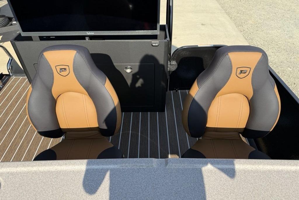 2026 Premier 250 Solaris RS CL boat seats with brown and black upholstery.