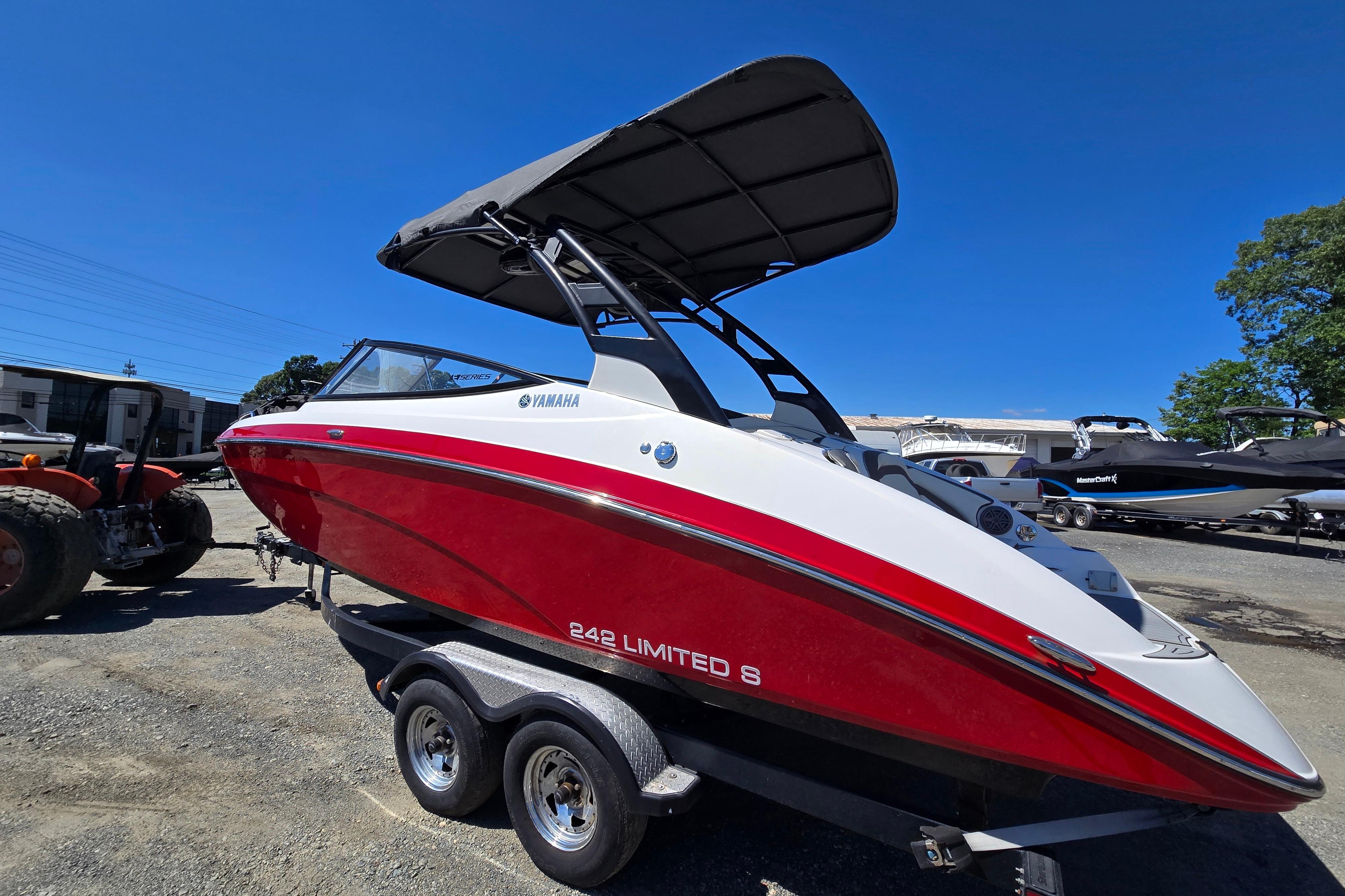 2016 Yamaha Boats 242 Limited S E-Series