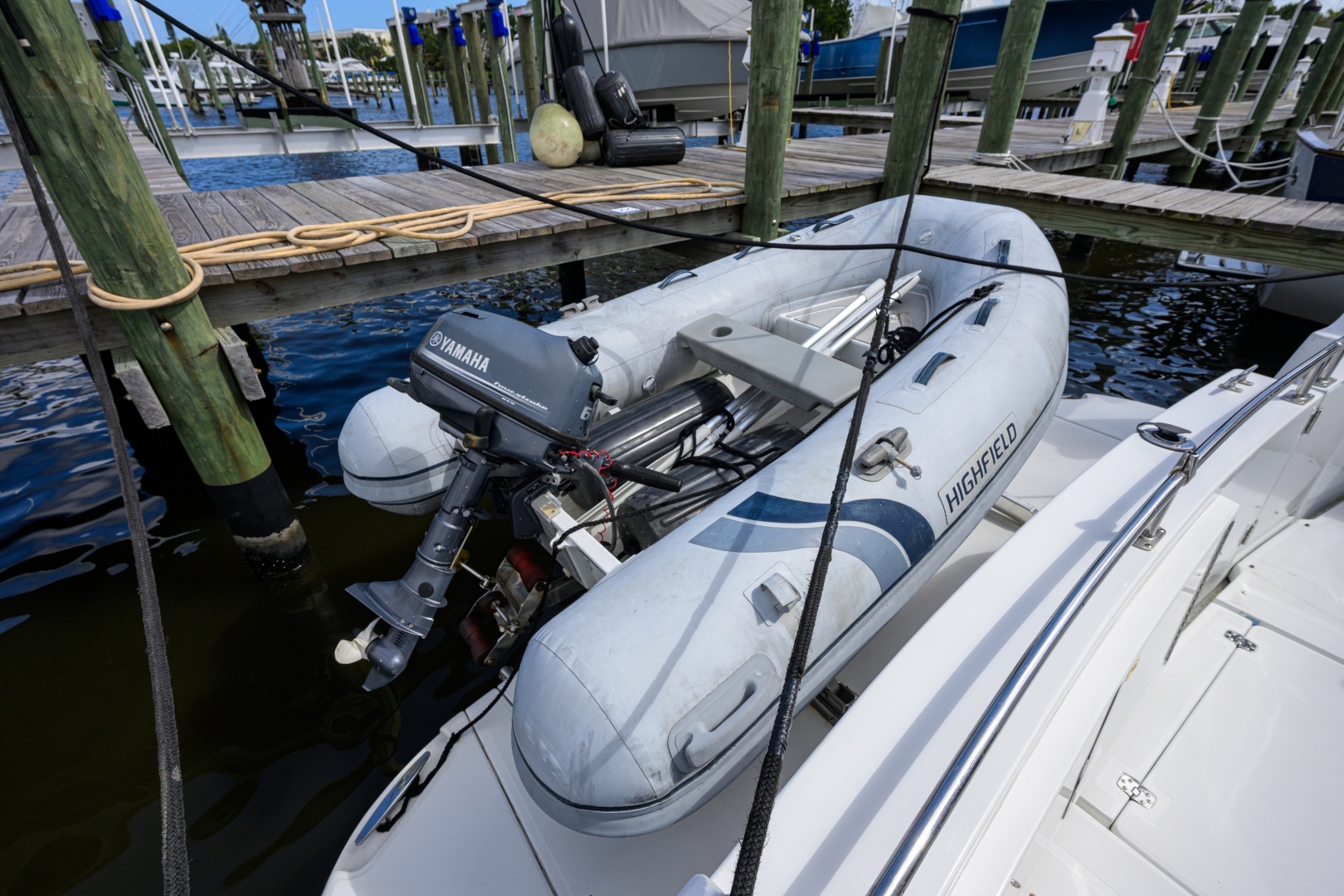 2003 Carver 444 - Image 24