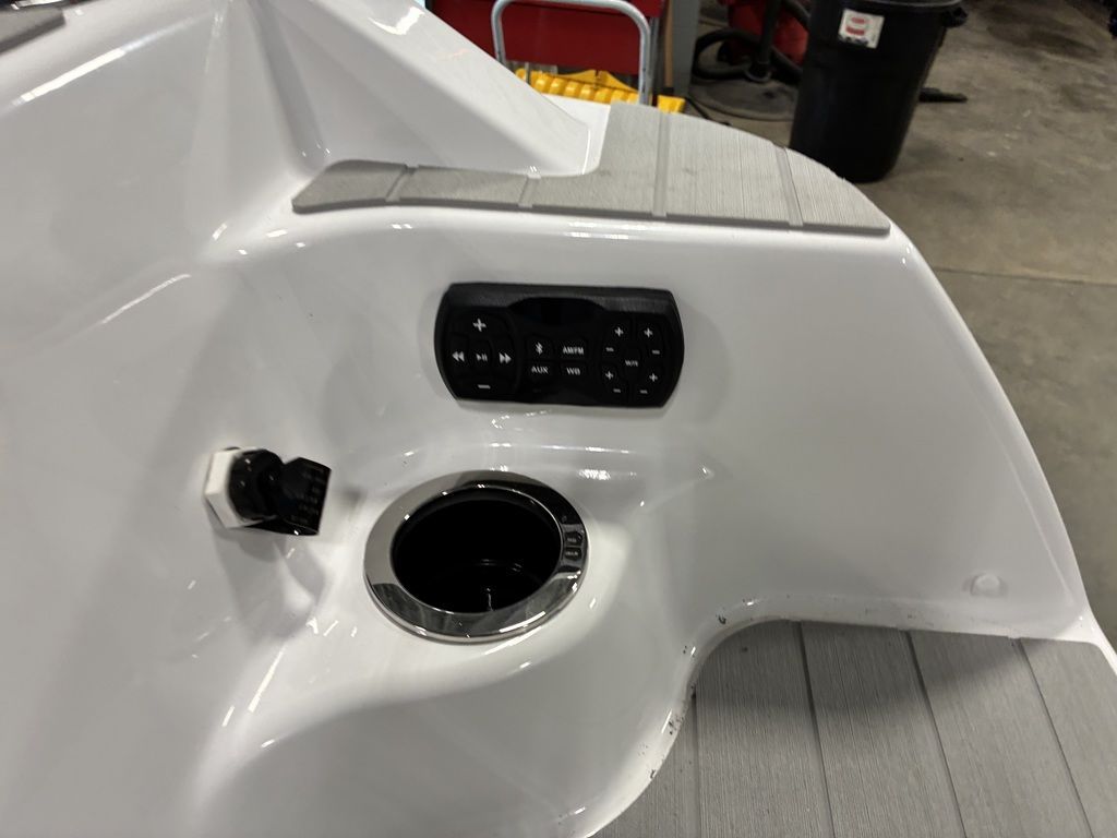 2026 Yamaha Boats AR250 - 81