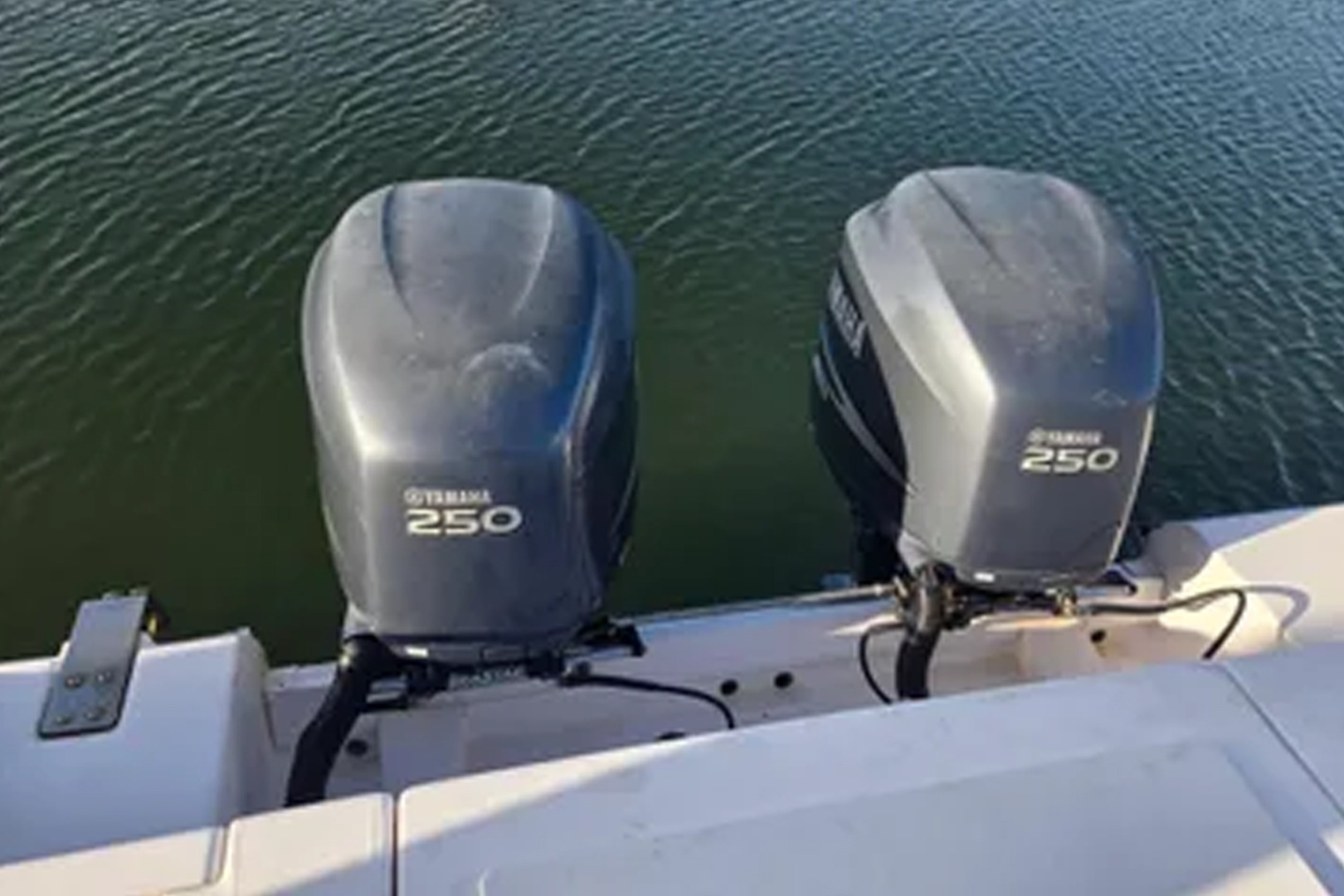 2004 Grady-White Express 330 - Image 7