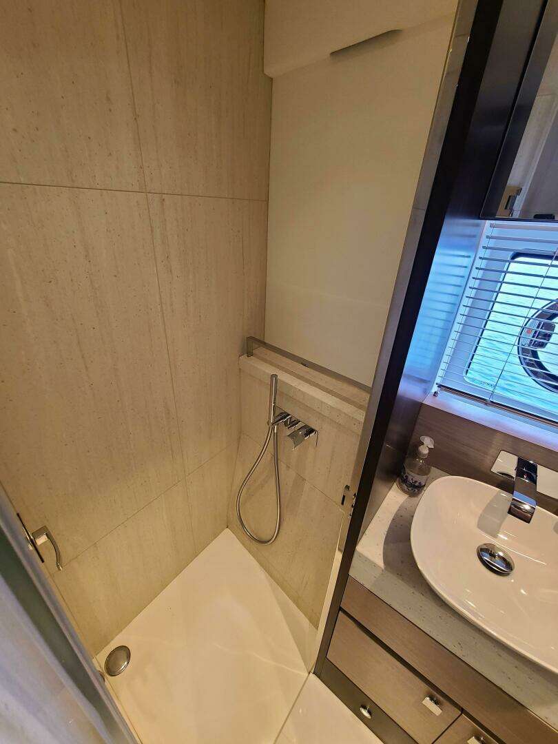 2023 Sunseeker 68 Manhattan - Image 35