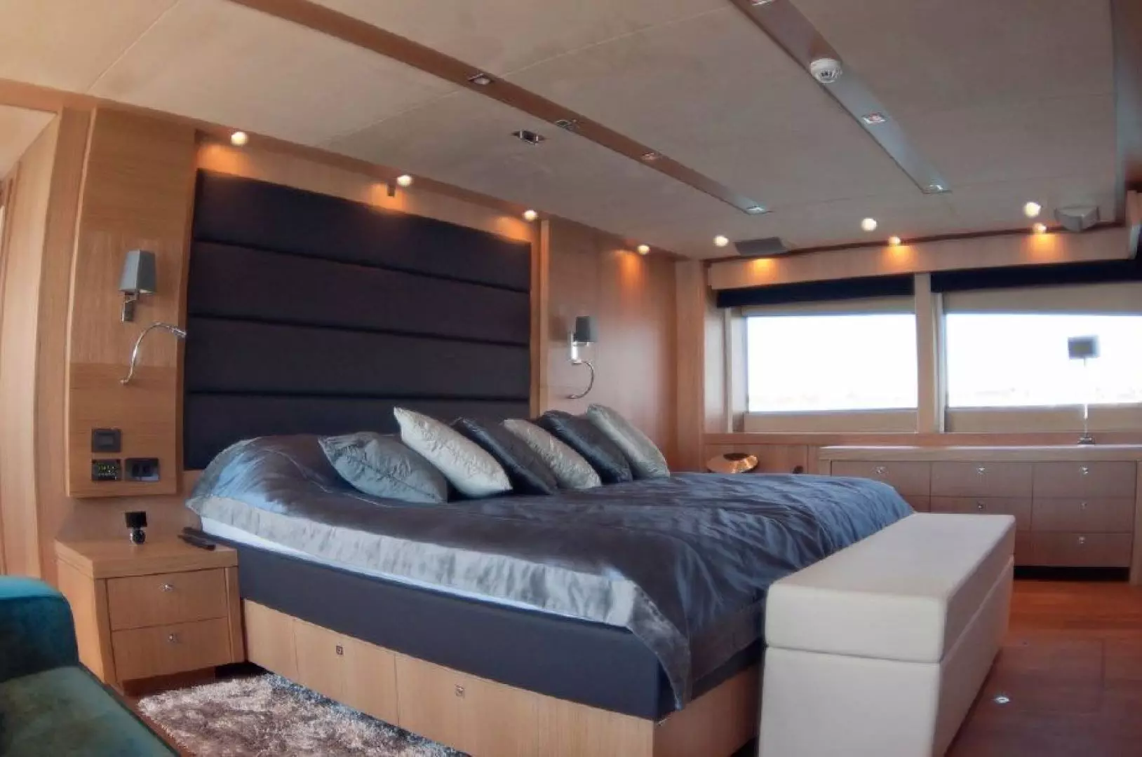 2011 Sunseeker Yacht - Image 38