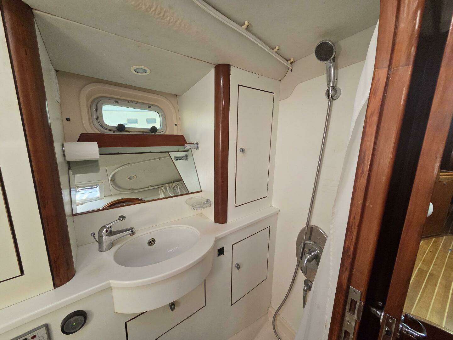1998 Oyster 485 - Image 25