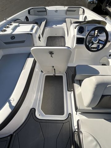 2023 Hurricane SunDeck Sport 205 OB - 15