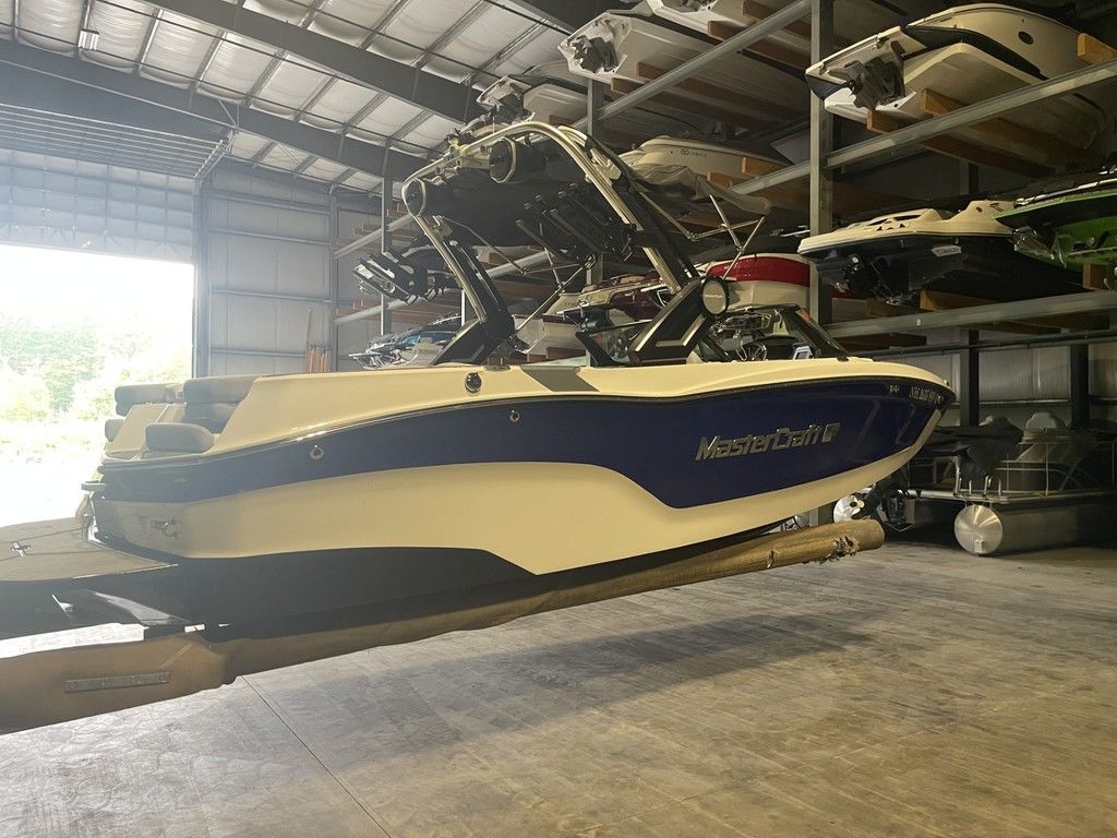 2023 MasterCraft XT22 - 4