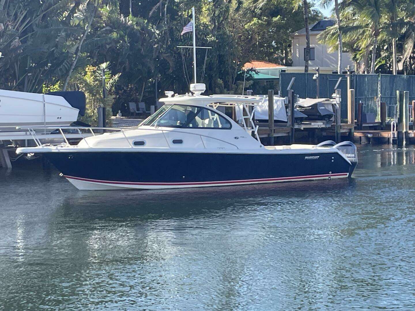2014 Pursuit OS 315 - Image 2