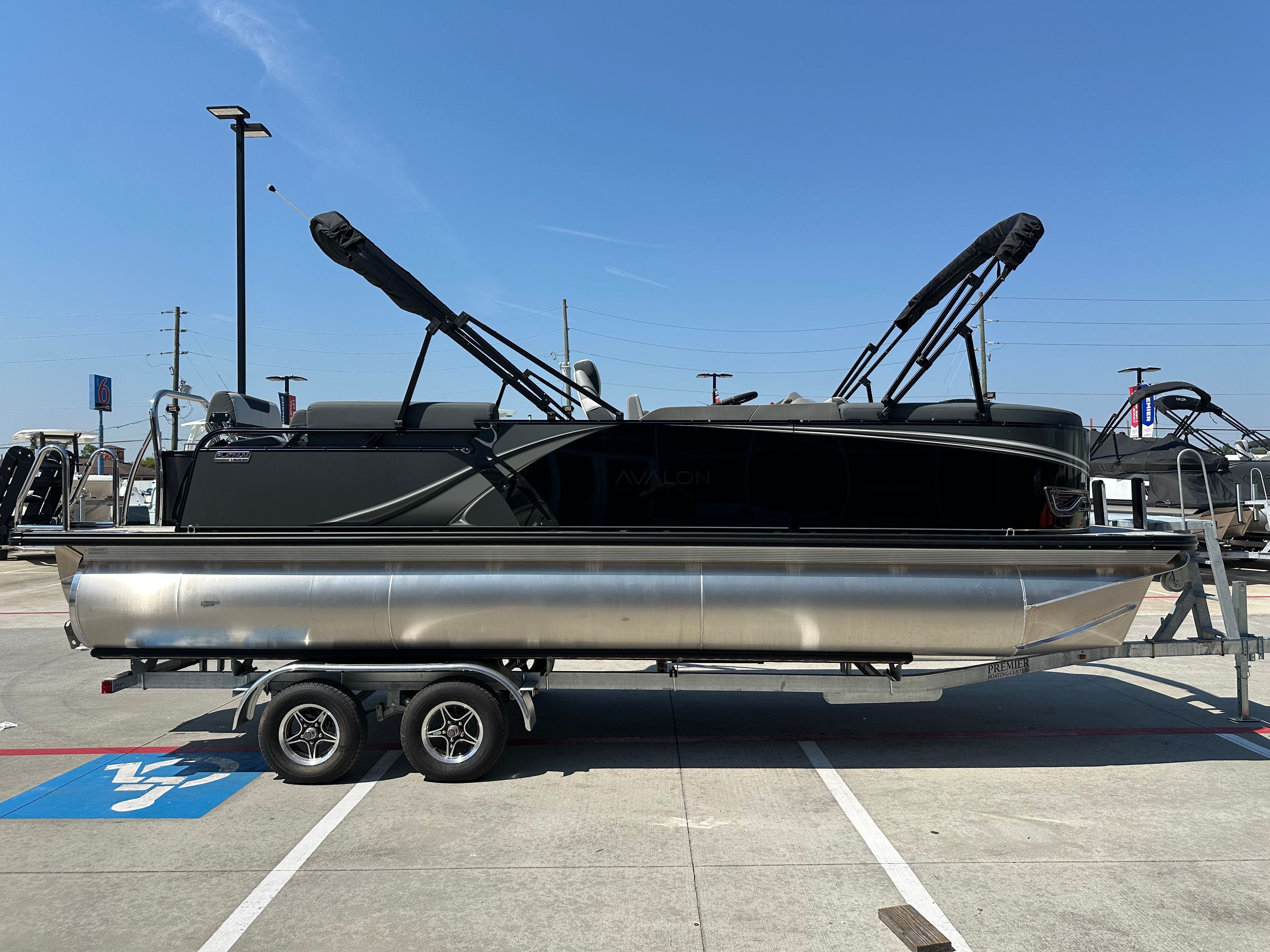 2025 Avalon LSZ Quad Lounge Shift - 23' - 8