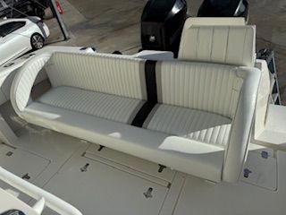 2004 Intrepid 348 - 10