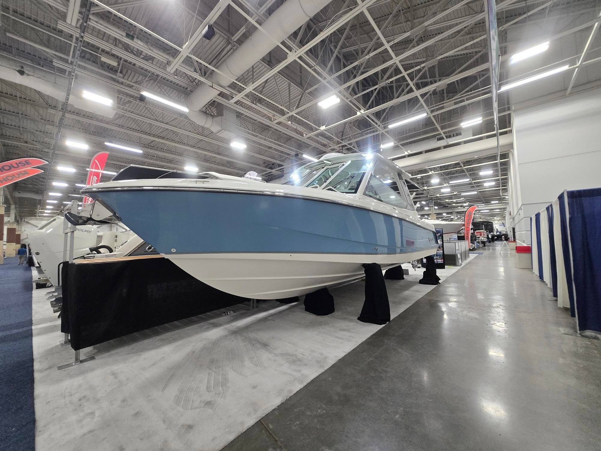 2026 Boston Whaler 330 Vantage - 2