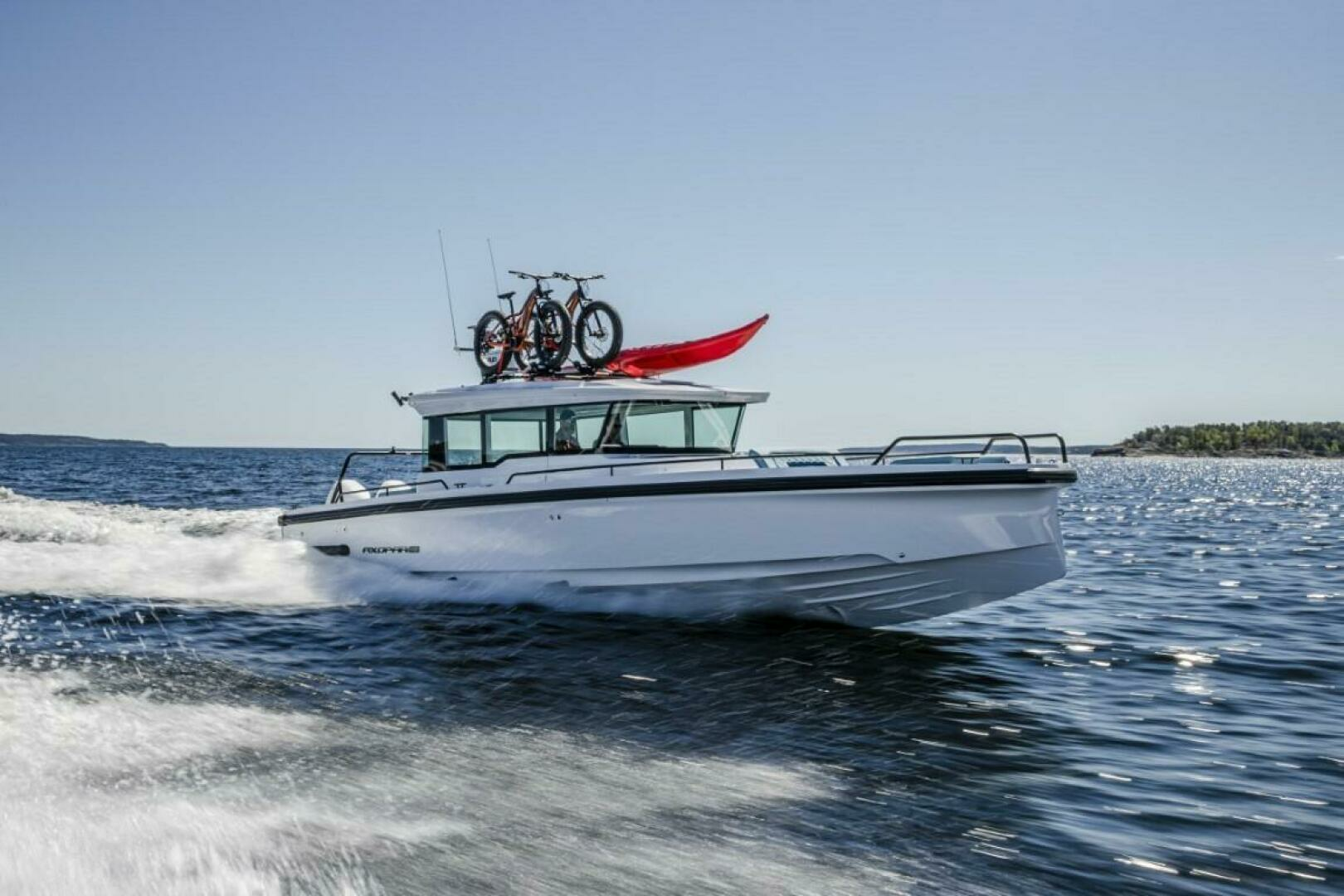 2024 Axopar 37XC CROSS CABIN - Image 7