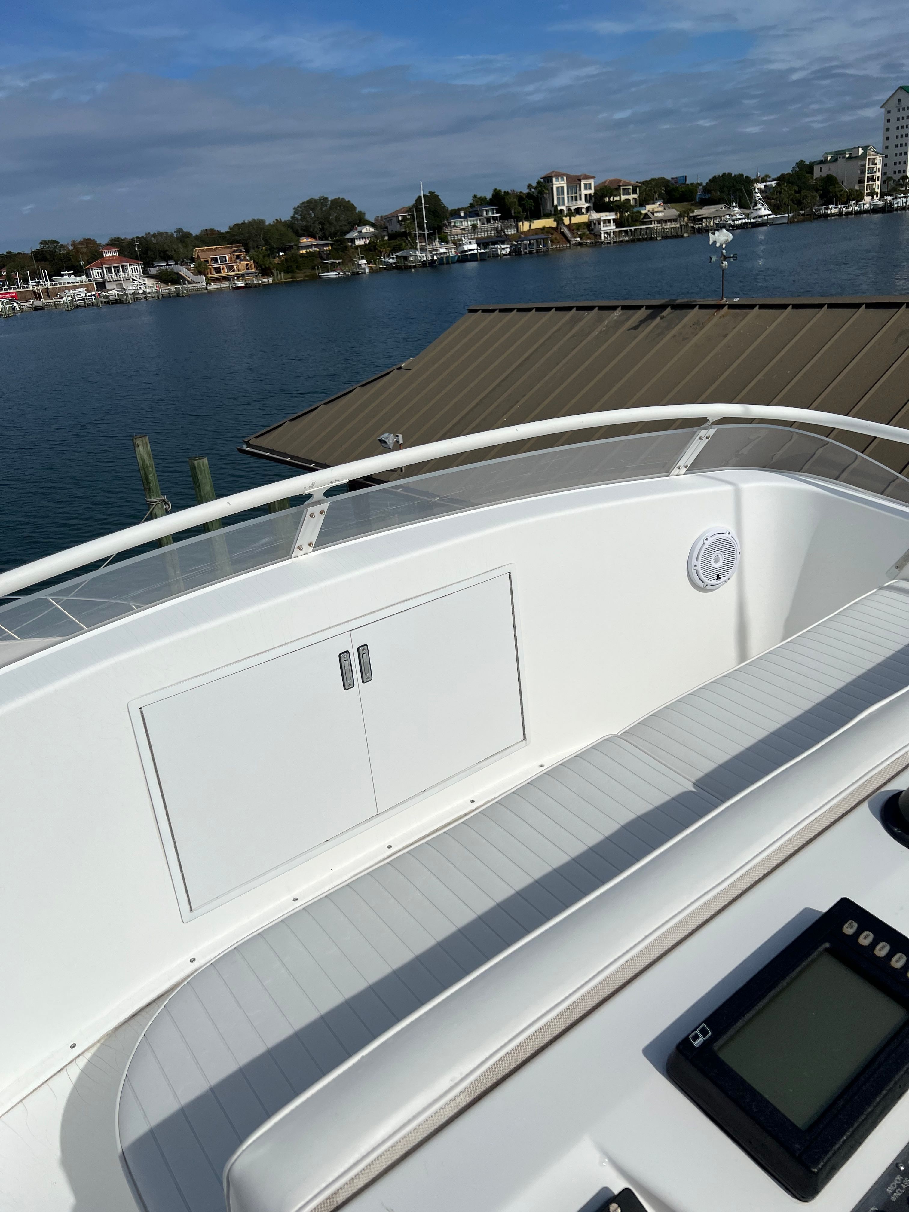 2002 Viking 61 Enclosed Bridge - 39