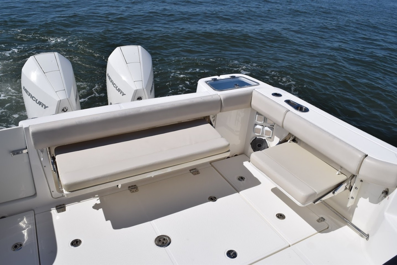 2021 Boston Whaler 325 Conquest - Image 13