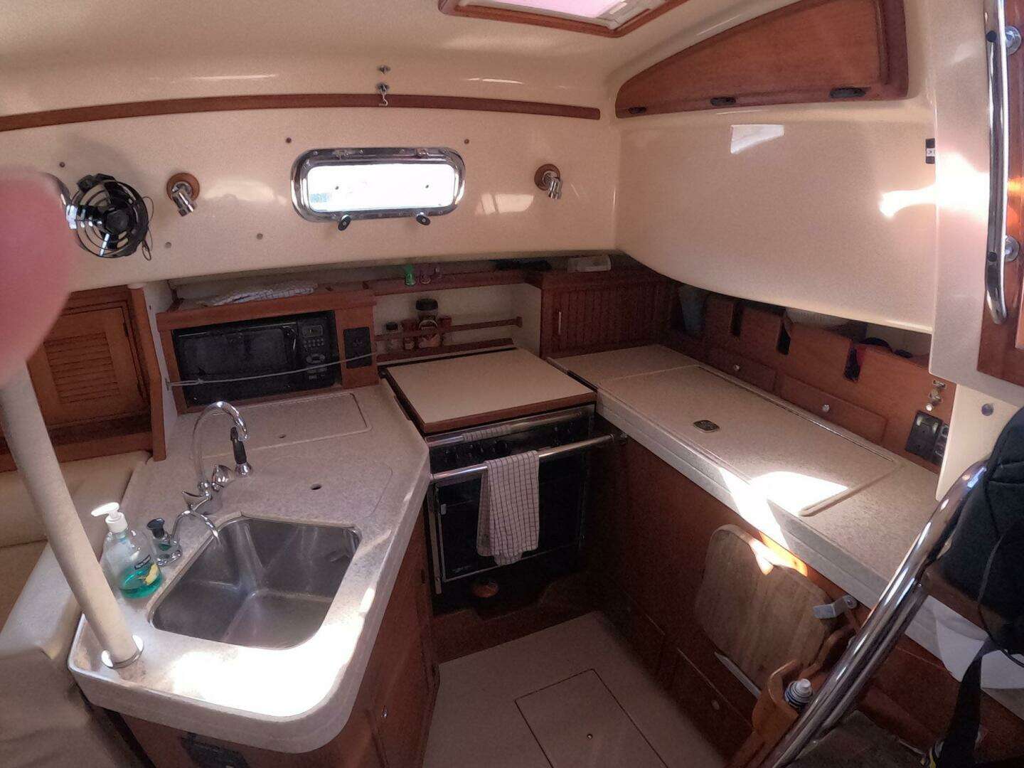 2005 Island Packet 370 - Image 13