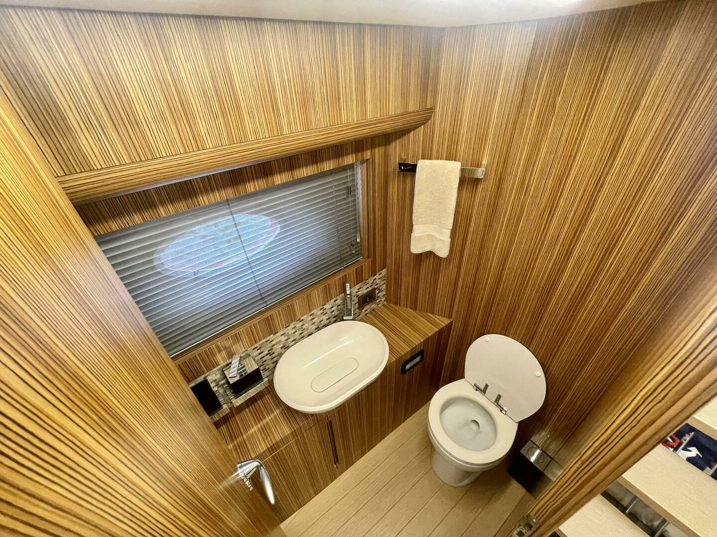 2017 Chris-Craft Commander 42 - Image 34