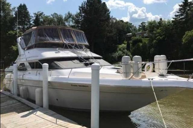 1995 Sea Ray 440 Express Bridge