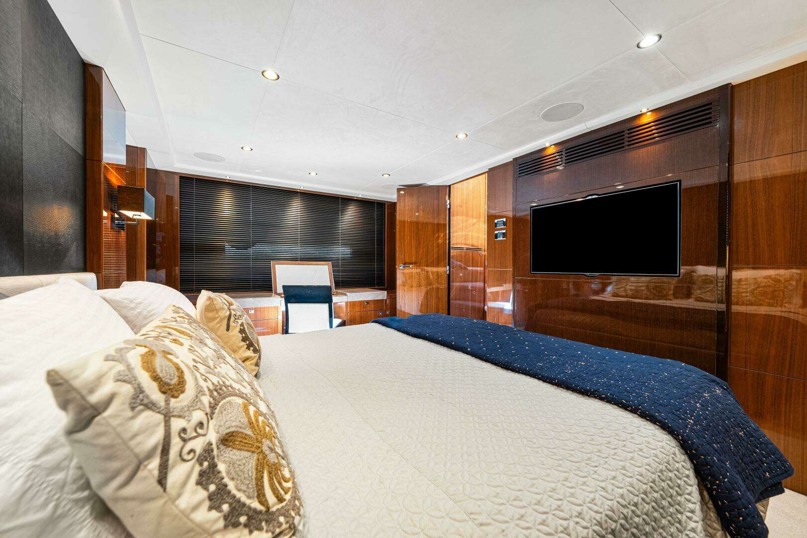 2014 Princess Y72 - Image 137