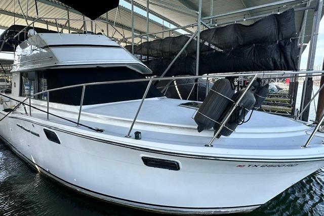 1989 Carver 32 Aft Cabin Motor Yacht