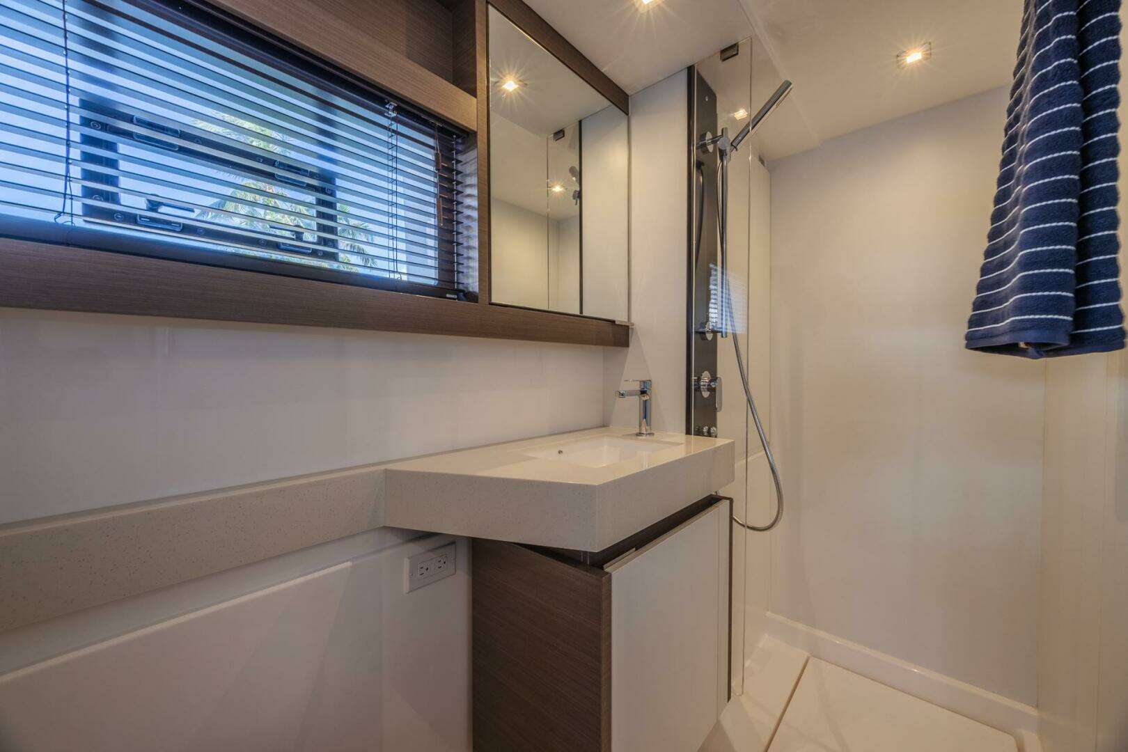 2024 Leopard 53 Powercat - Image 20