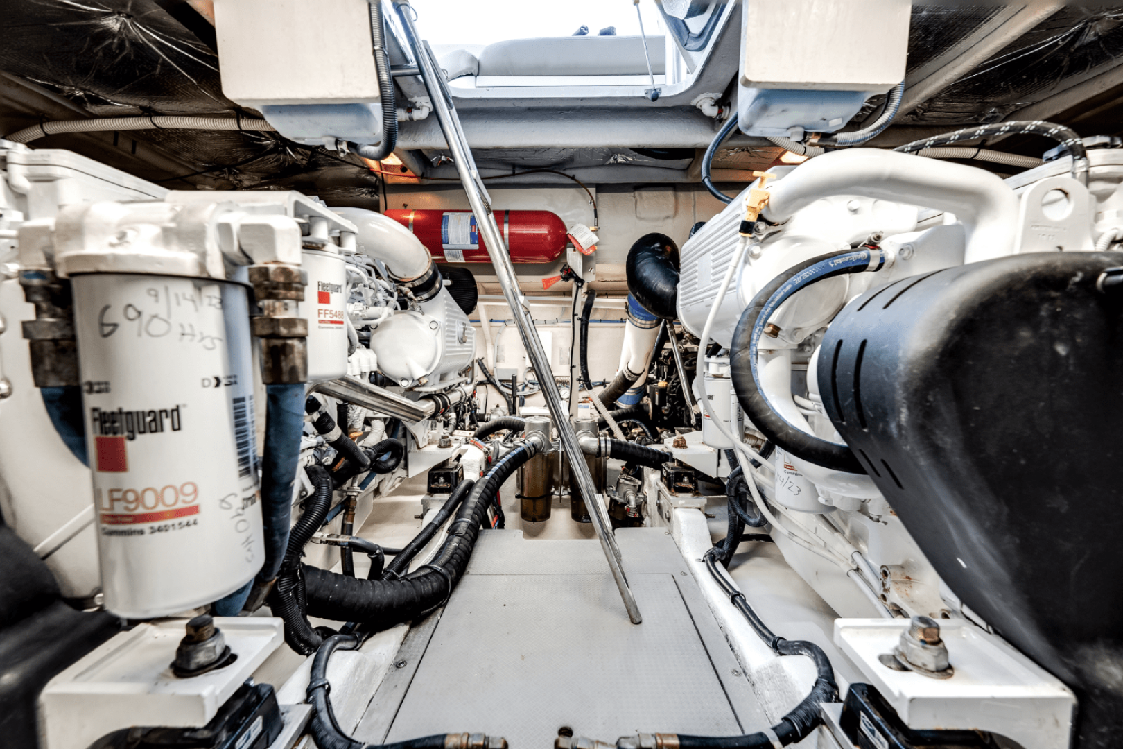 2017 Sea Ray 510 FLYBRIDGE - Image 47