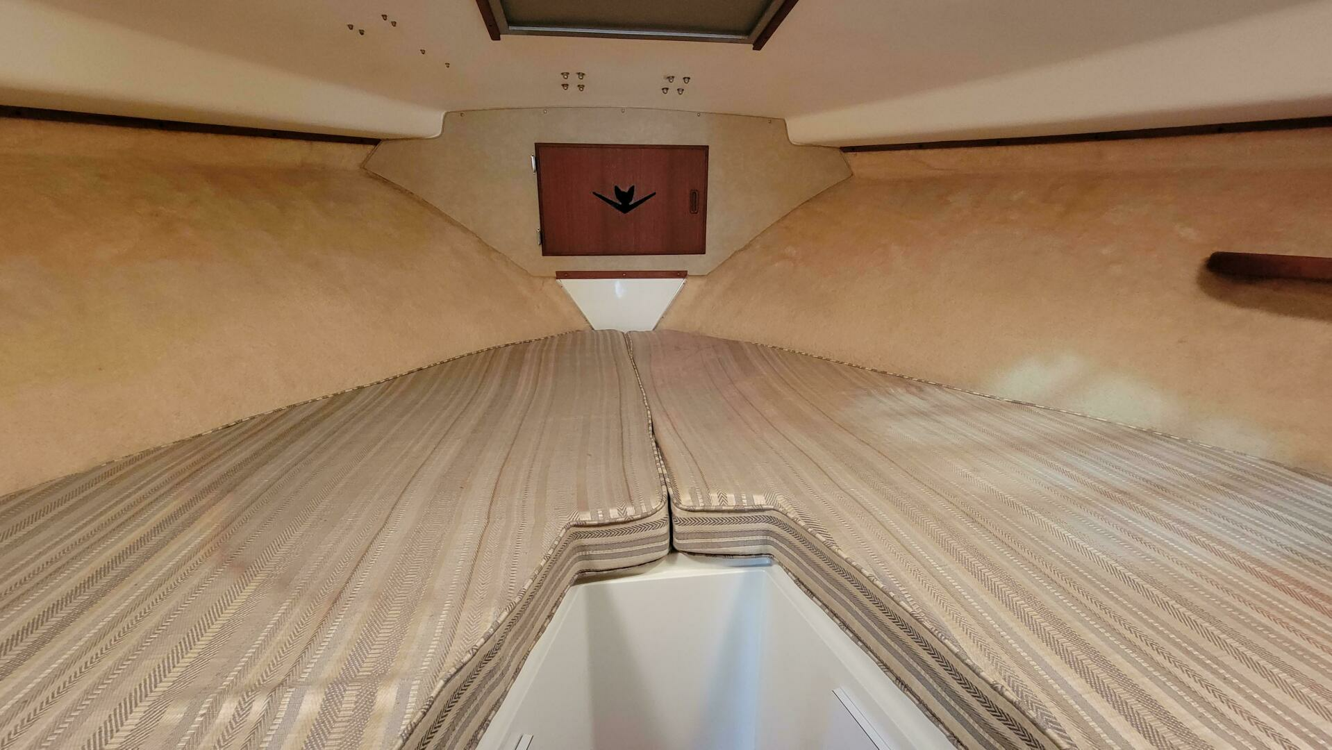 1983 Bertram 33 Flybridge Cruiser - Image 4
