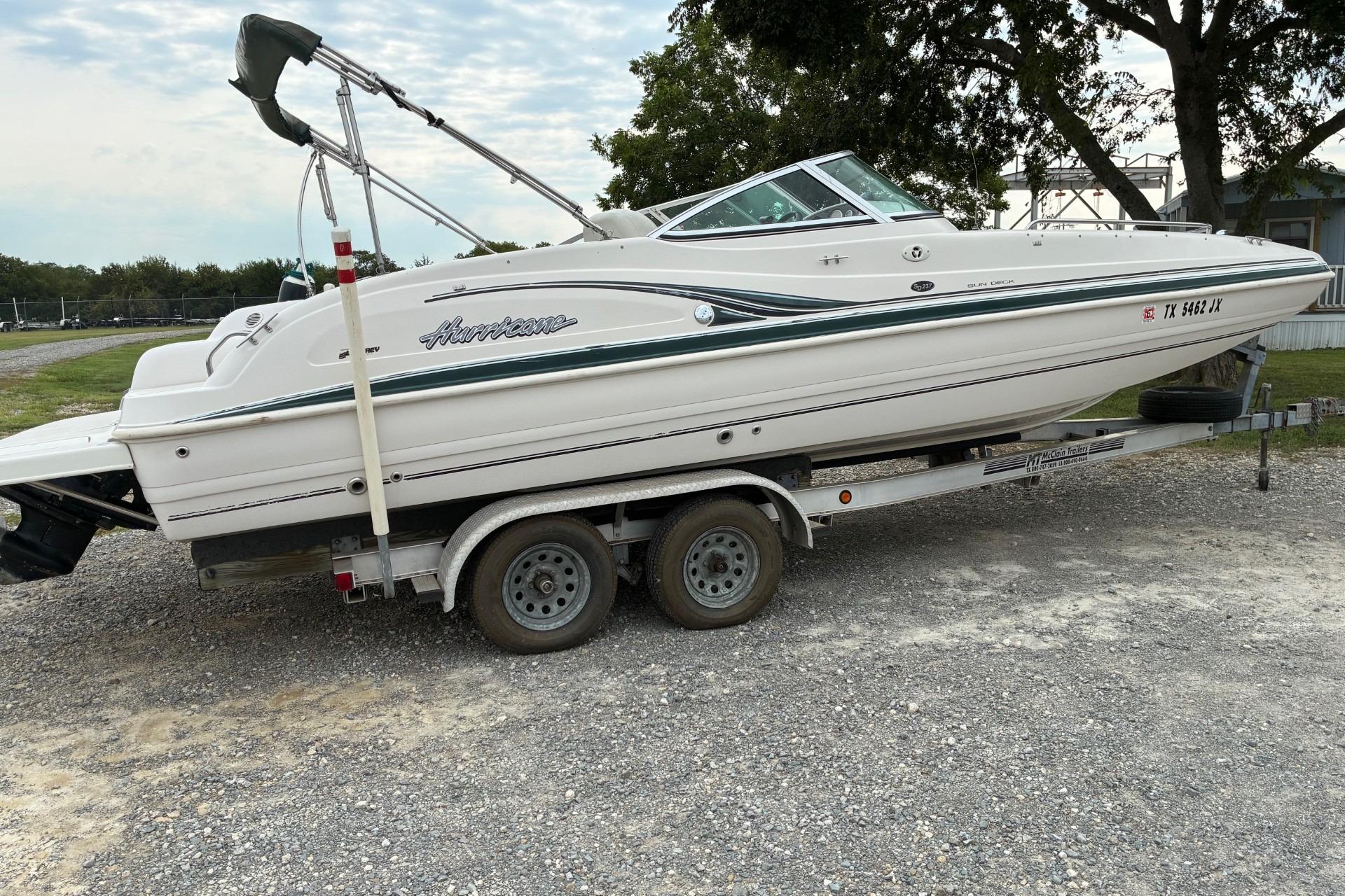 2003 Hurricane SunDeck 237 IO