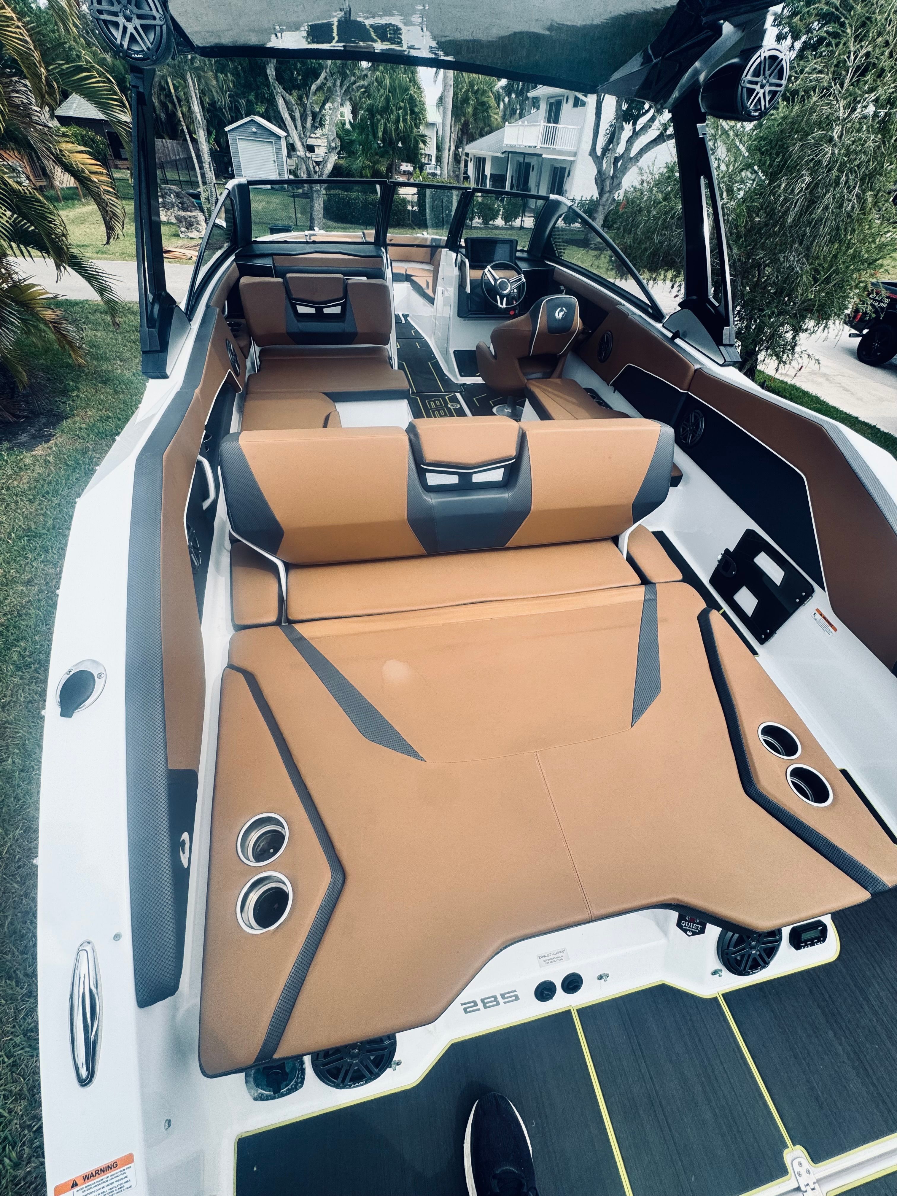2024 Scarab 285 ID factory Tour boat - 15