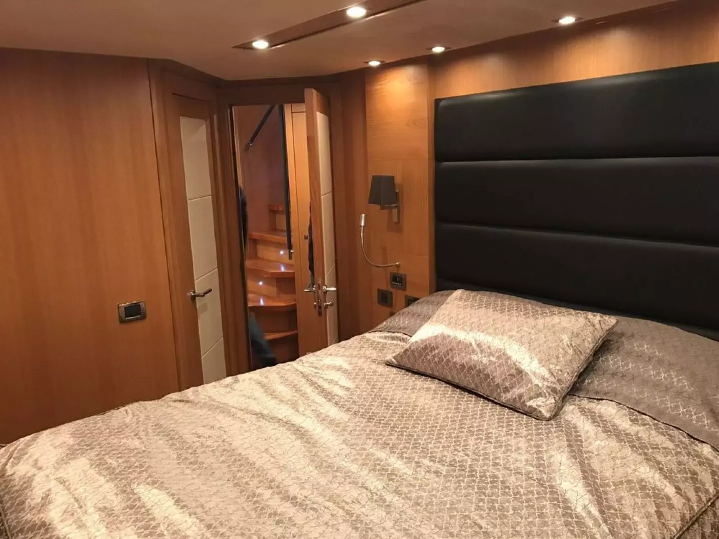 2011 Sunseeker Yacht - Image 27