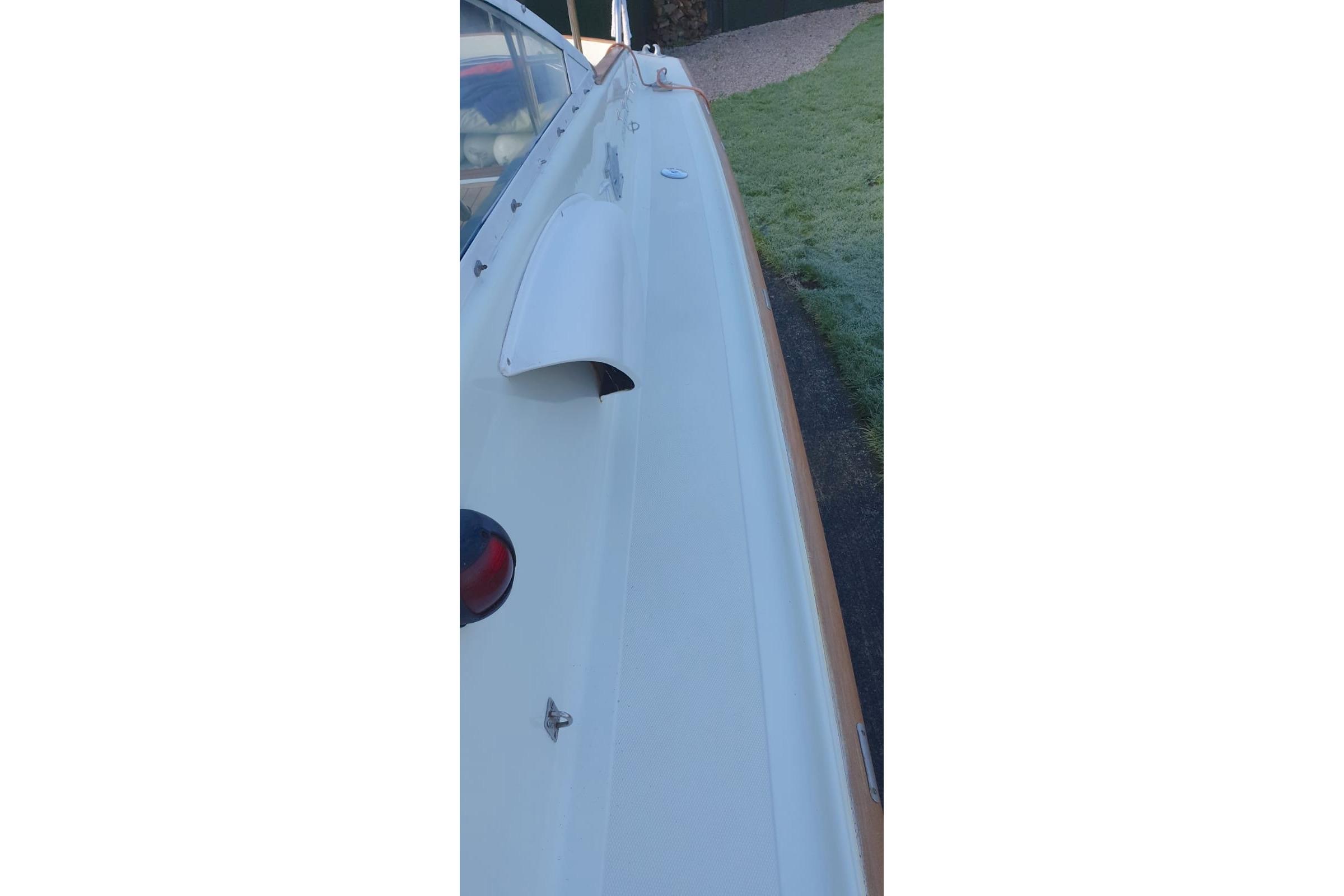 1989 Fairey Spearfish MKIII boat deck, showcasing sleek design and craftsmanship.