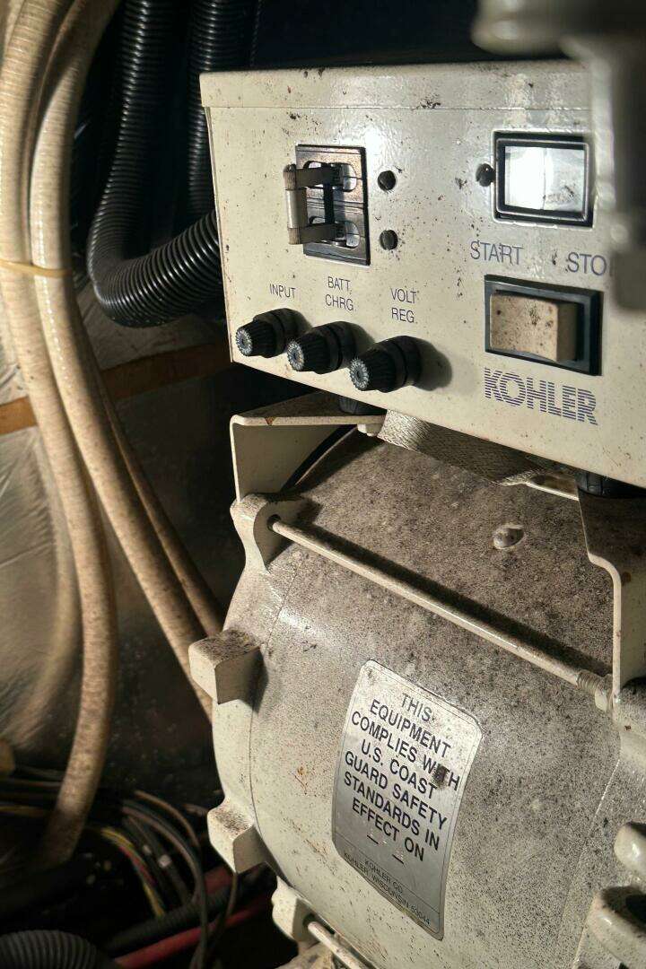1991 Carver 3807 Aft Cabin - Image 43