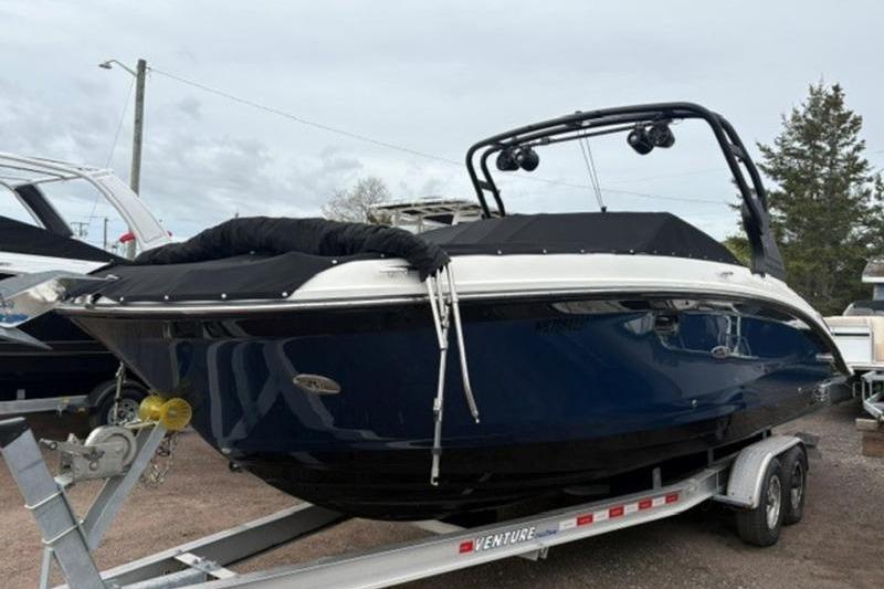 2018 Sea Ray SDX 270 Outboard
