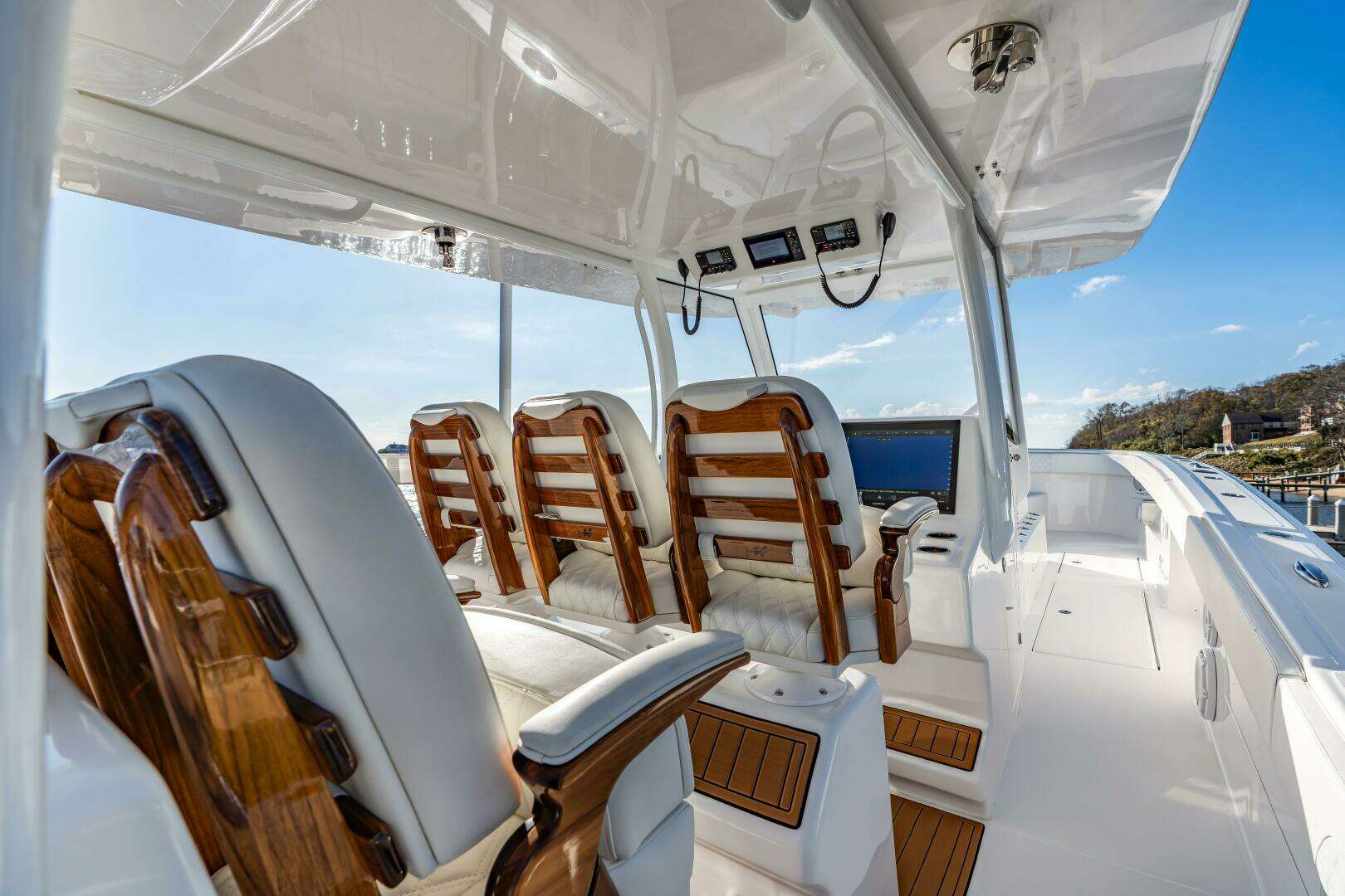 2025 Front Runner 43 Catamaran - Image 27
