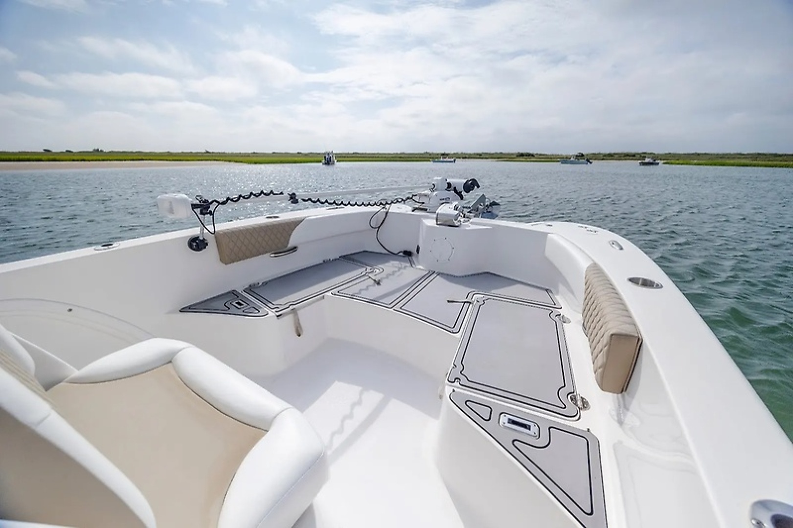 2023 Twin Vee 240 GFX - Image 22