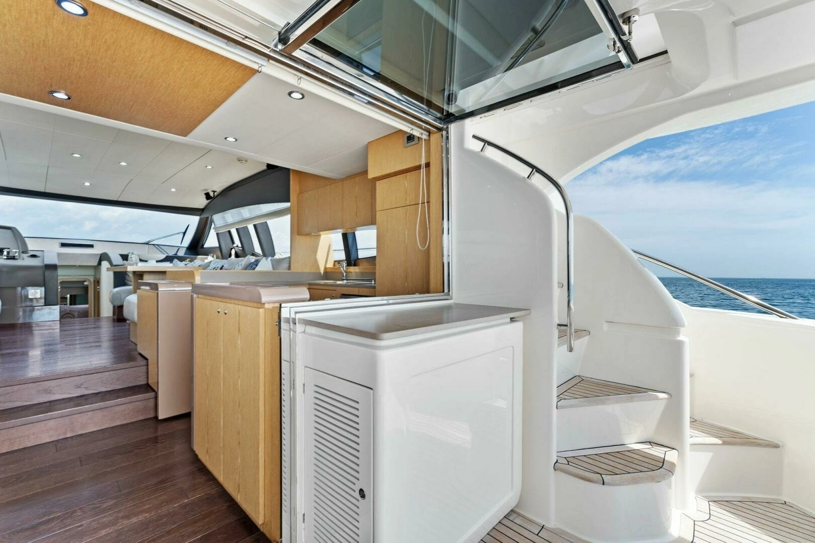 2013 Ferretti Yachts 620 - Image 11
