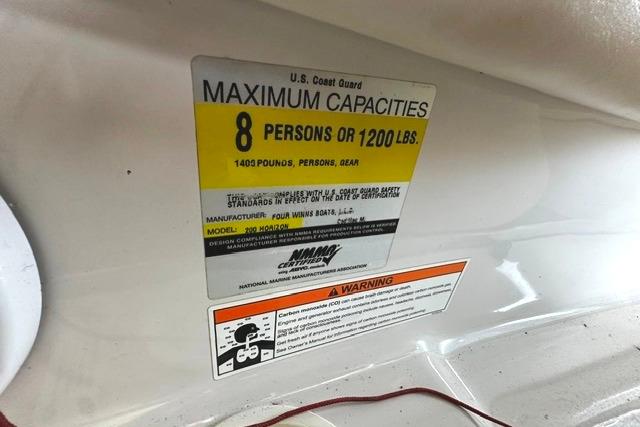 2007 Four Winns 200 Horizon capacity label: 8 persons or 1200 lbs maximum.