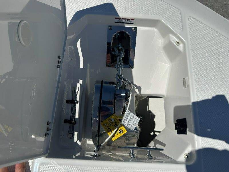 2026 Robalo R300 Center Console - 14