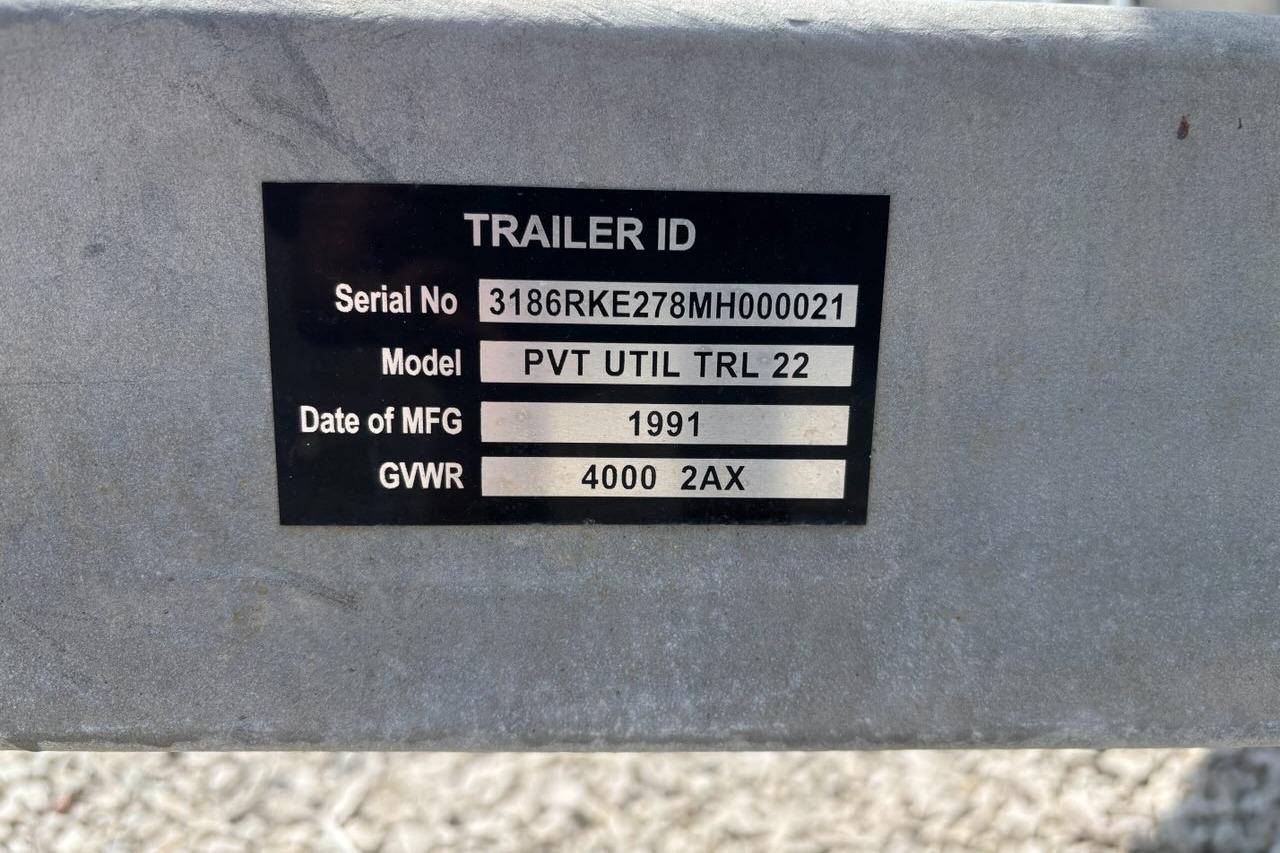 Trailer ID plate showing serial number, model, manufacturing date, and GVWR details.