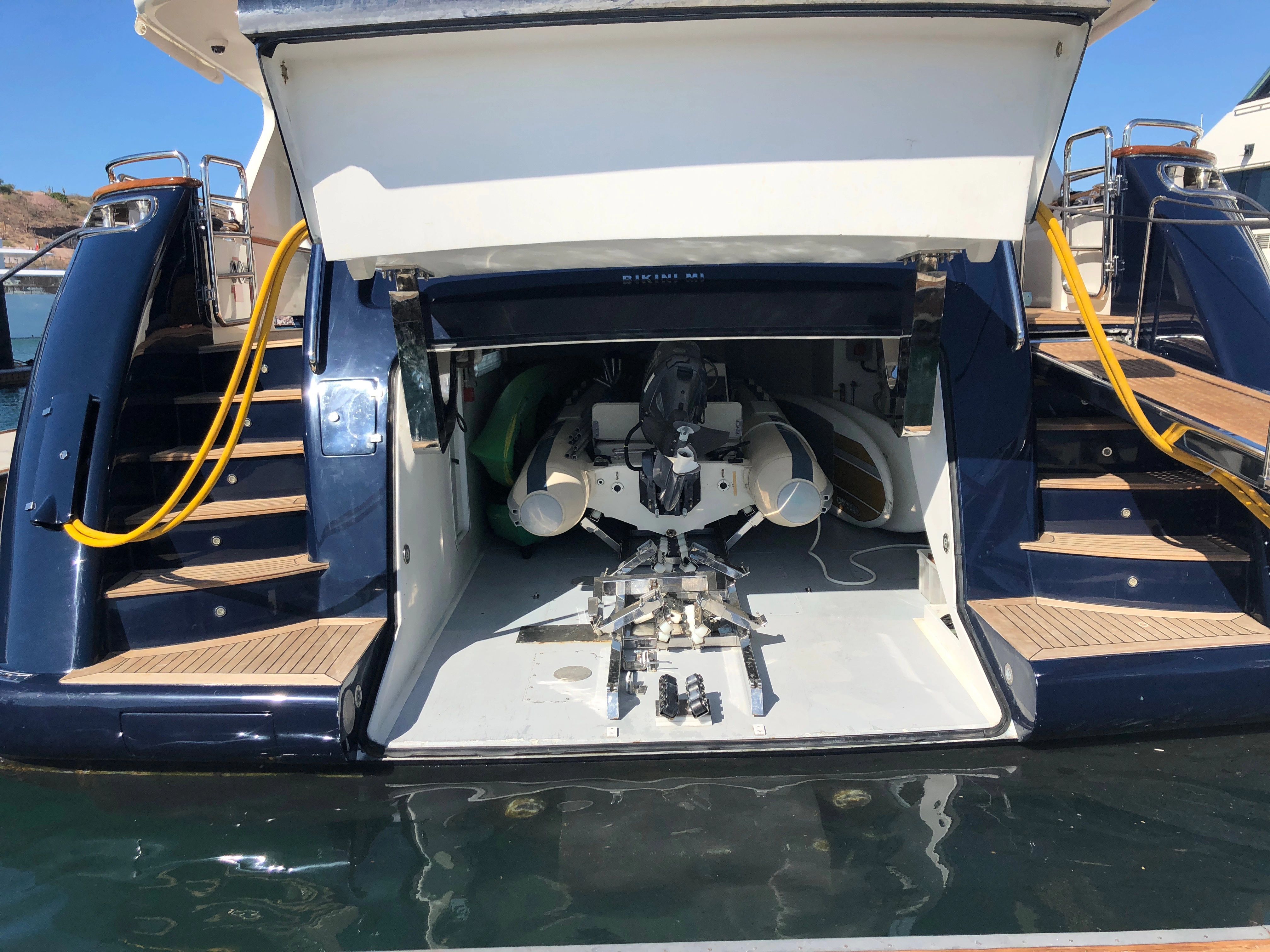2004 Benetti Cockpit - 2