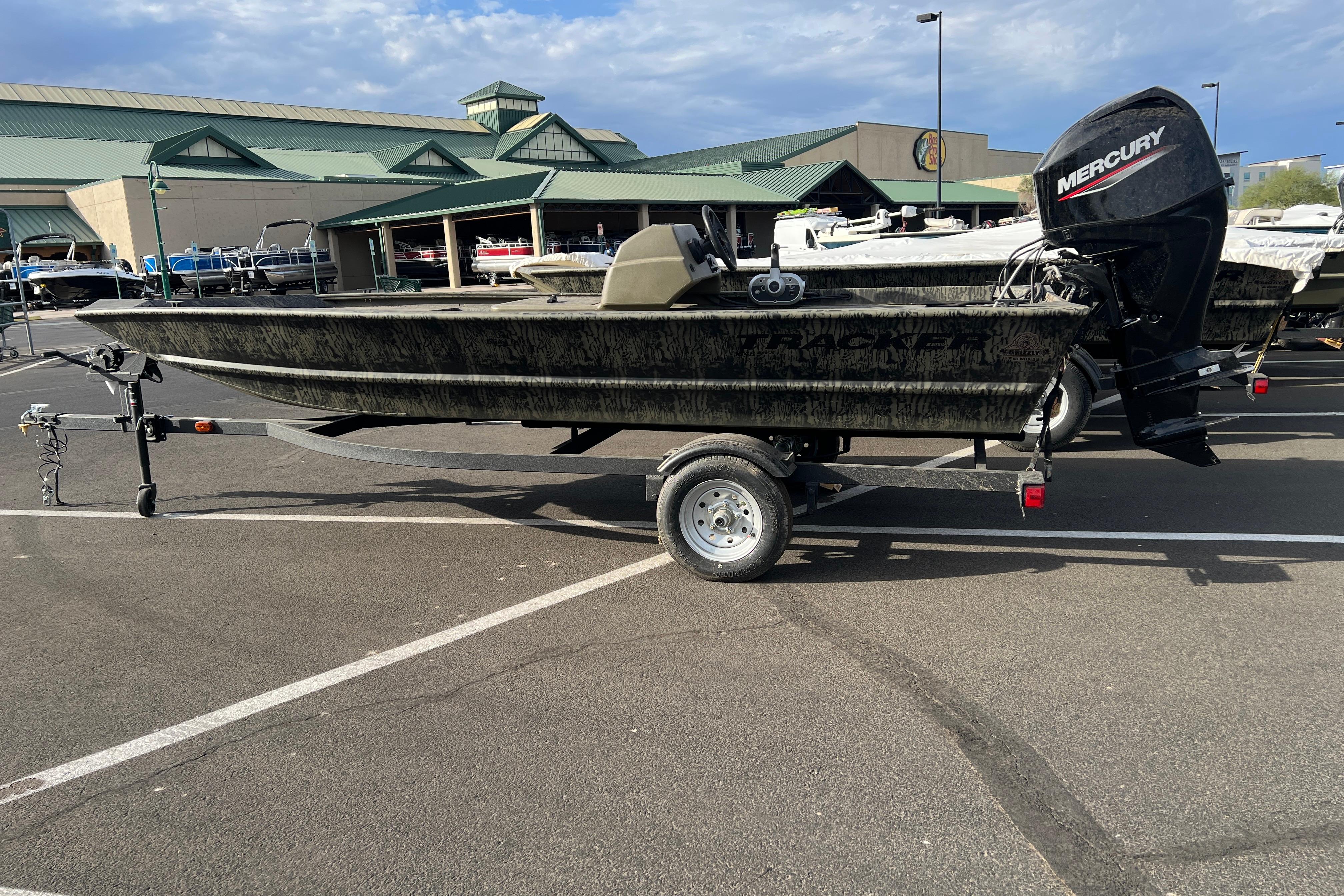 2026 Tracker Grizzly 1648 SC