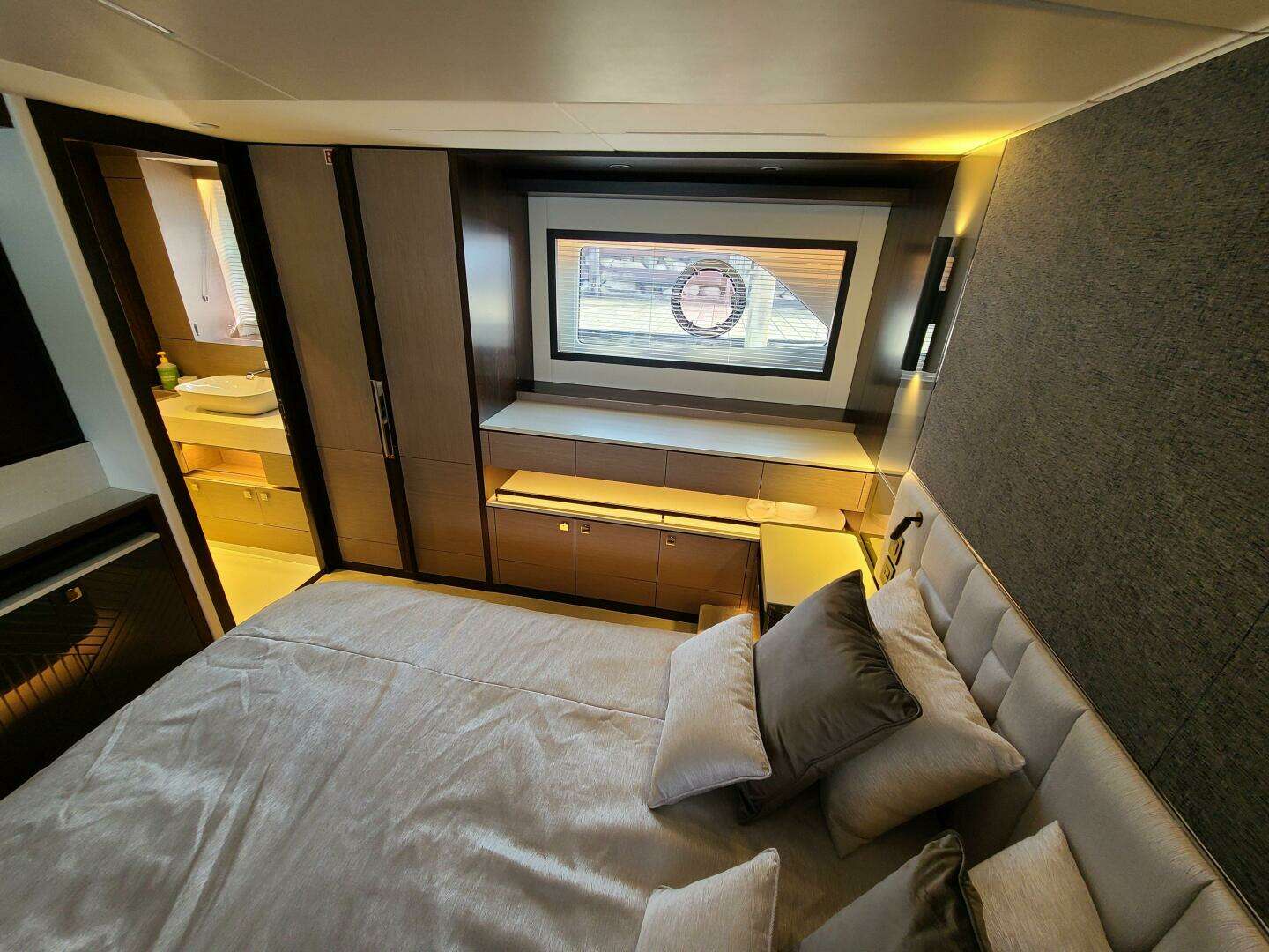 2023 Sunseeker 68 Manhattan - Image 20