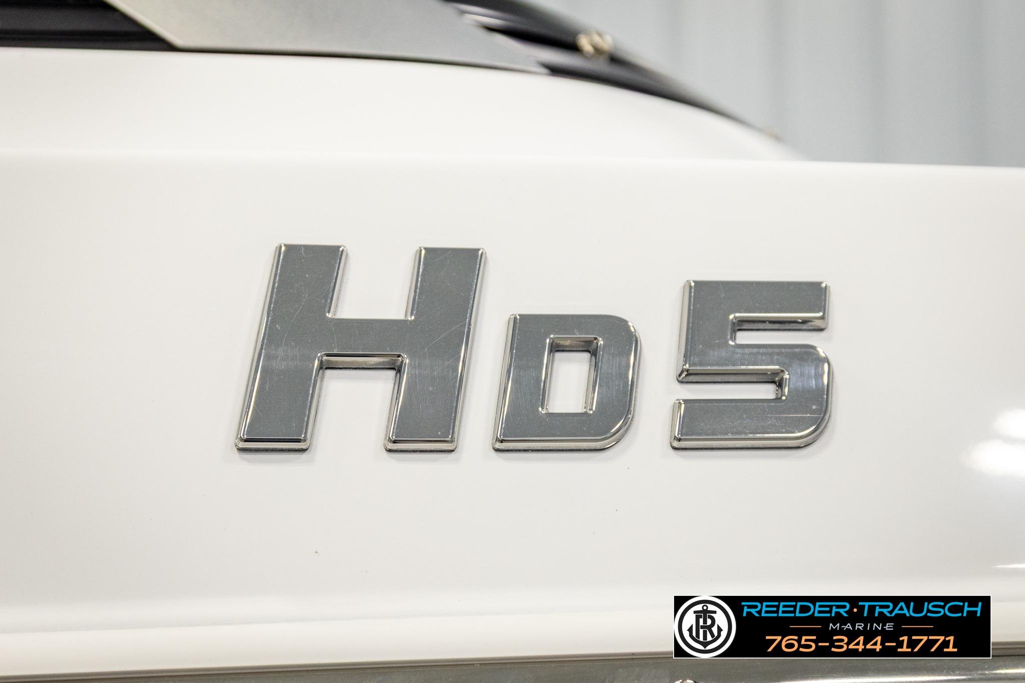2024 FOURWINNS HD5 Surf boat emblem with Reeder Trausch Marine branding.