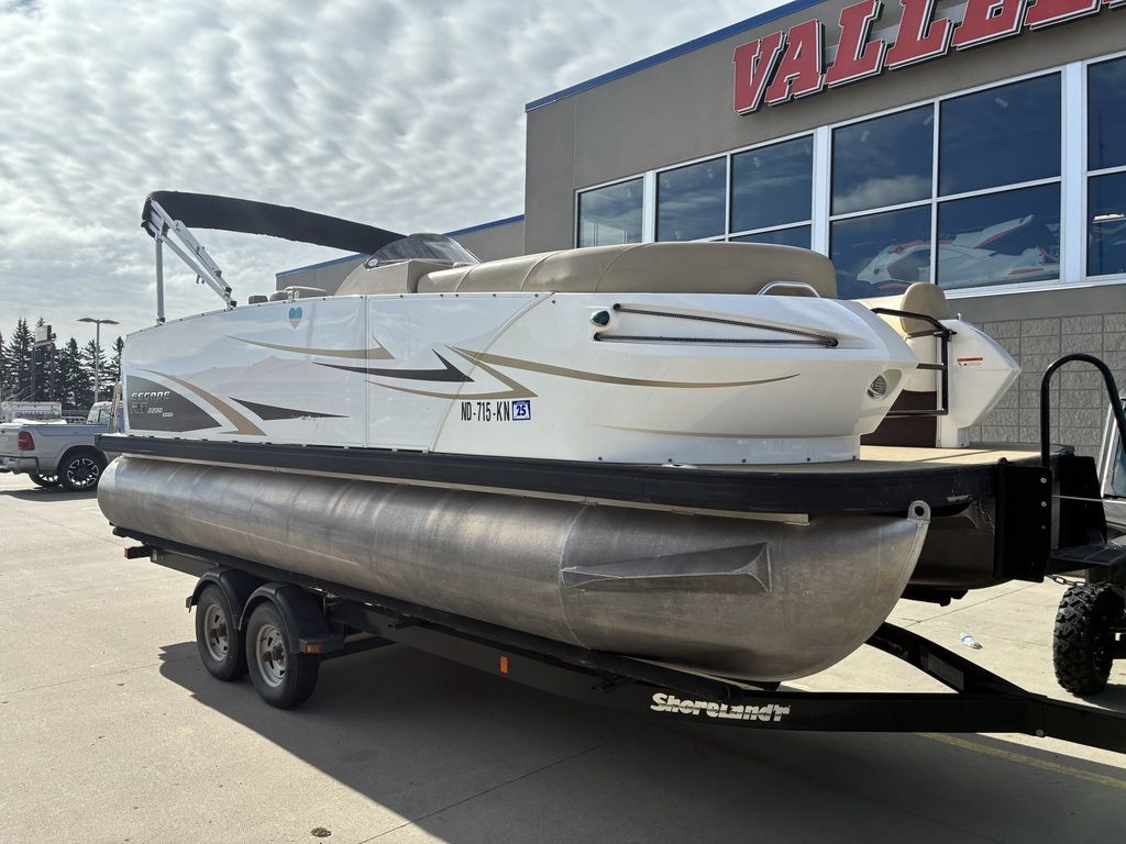 2015 Larson Escape 2200 RT - 3