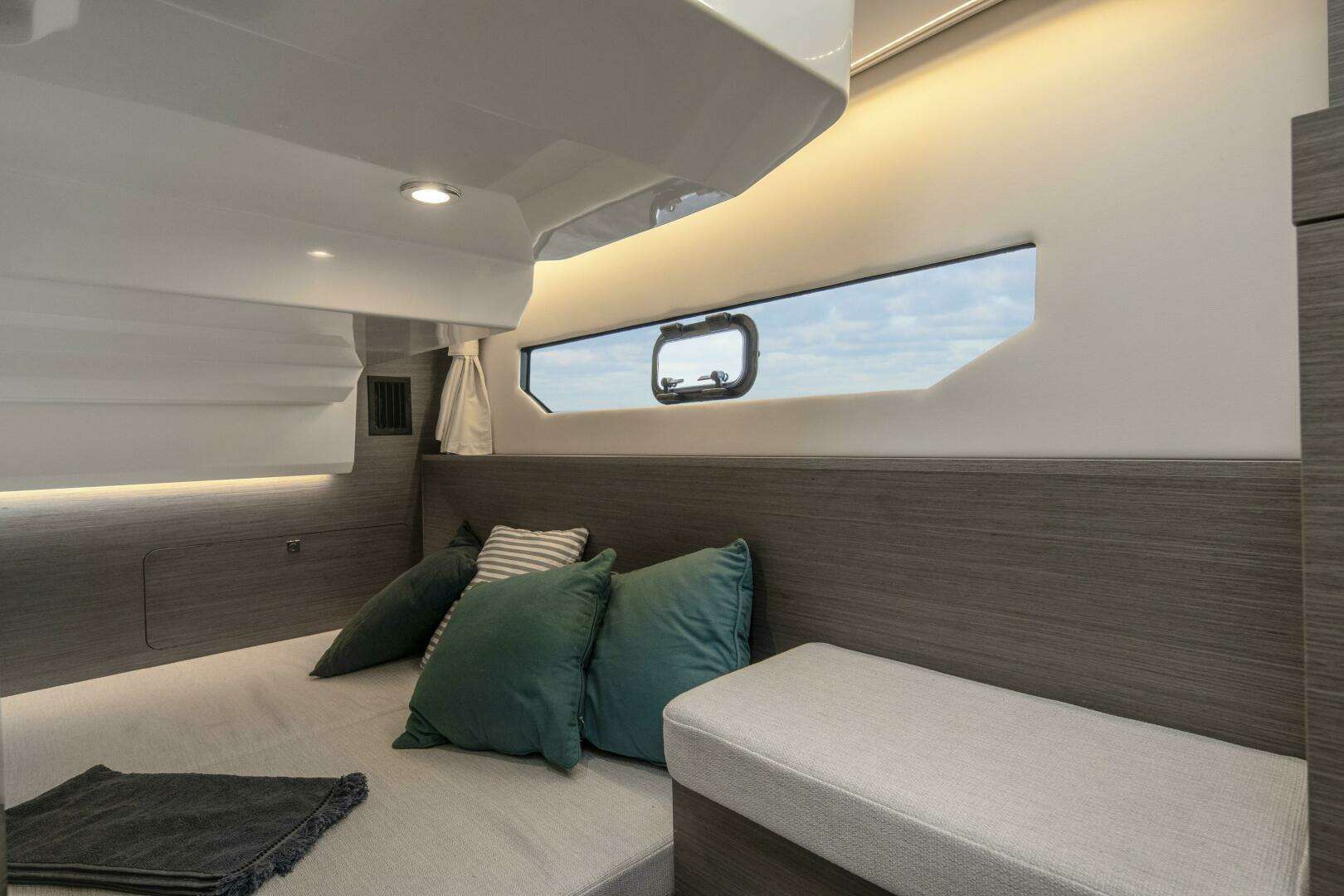 2026 Jeanneau NC 895 Series 2 - Image 6