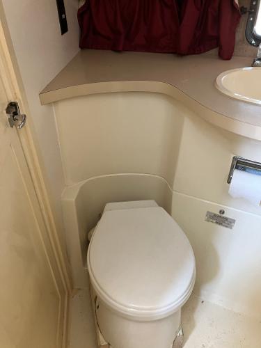 1985 Cruisers Yachts 338 Chateau Vee bathroom with toilet and sink.