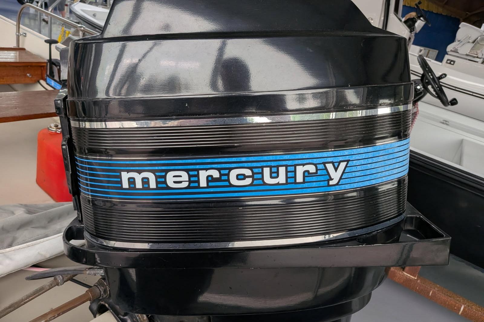 Mercury outboard motor on a 1978 Boston Whaler 15 SPORT boat.