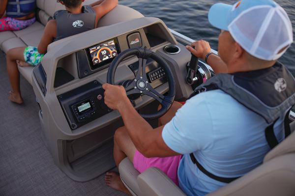 2025 Sun Tracker Party Barge 24 DLX - 70