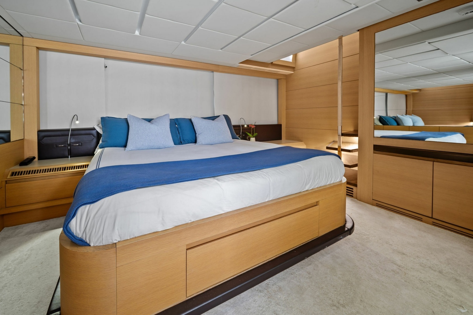 2013 Pershing 82 - Image 36