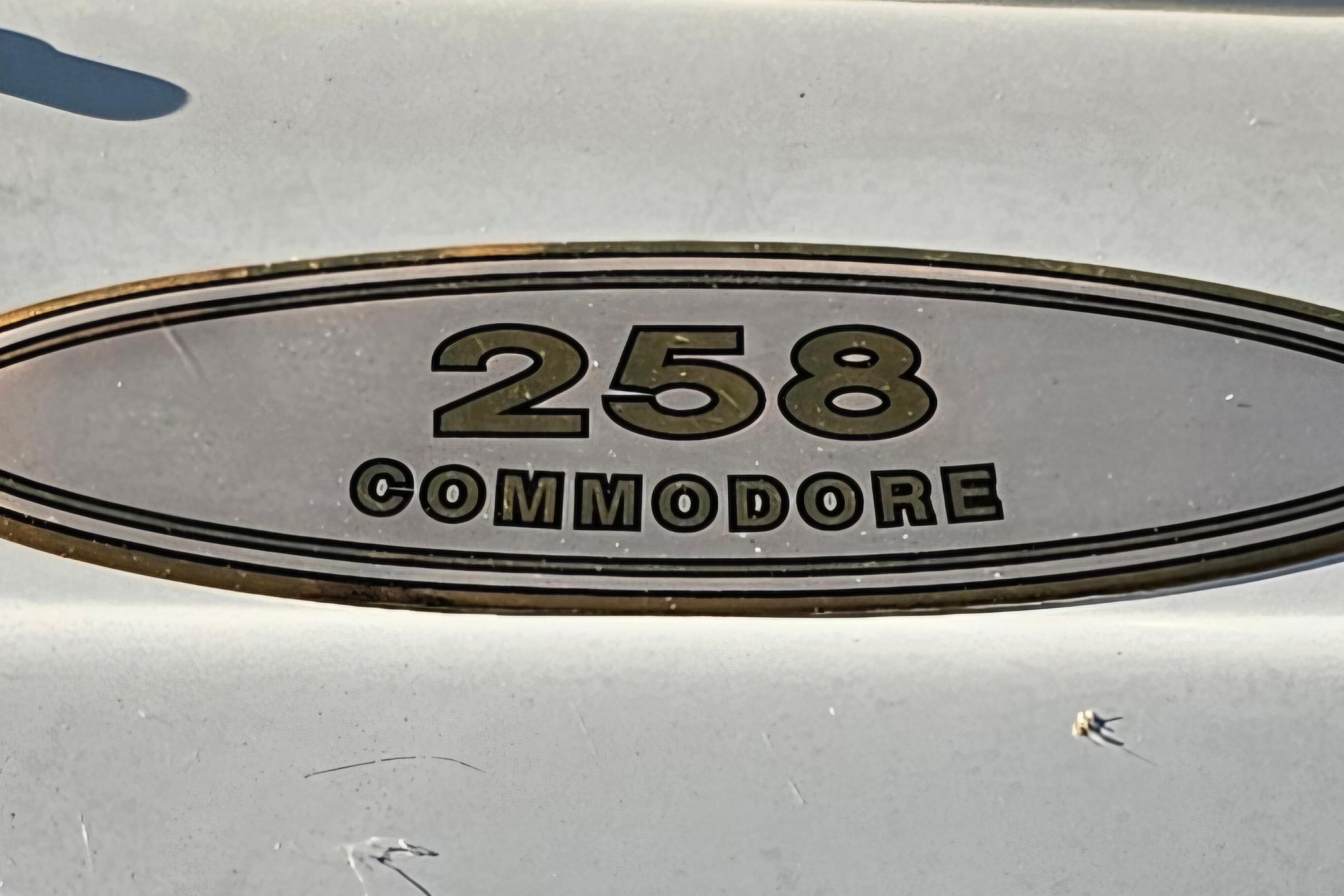 Regal Commodore 258 emblem on a 1999 model boat, showcasing classic design.